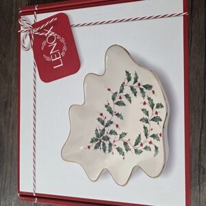 Lenox Cream and Green Holly Leaf Dish